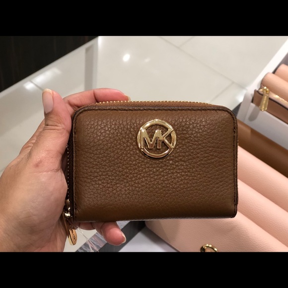 Michael Kors FULTON Leather Zip Around Coin Purse - Picture 4 of 8